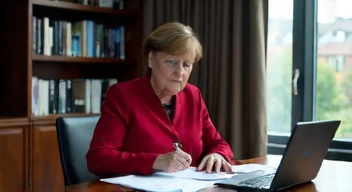 Politische Herausforderungen: Angela Merkel, 69 Jahre (9/10)